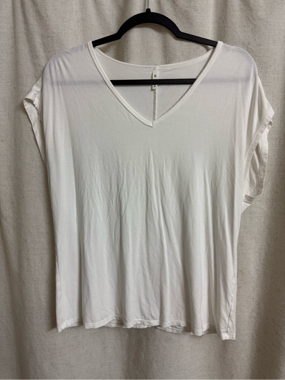 HALARA White V-Neck Relaxed Tee